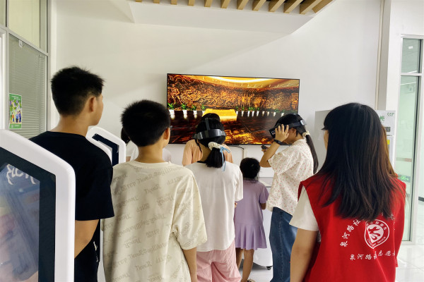 vr党建体验4.jpg