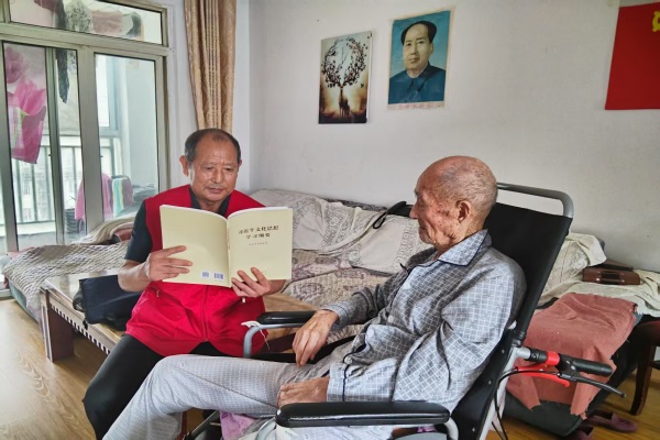 红色小管家为高龄老年送学上门 - 8K JPEG.jpg