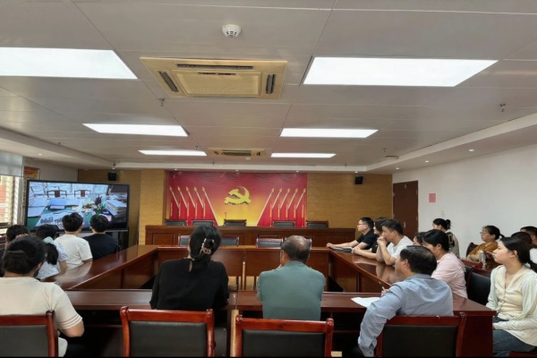 观看党员教育片 - 8K JPEG.jpg