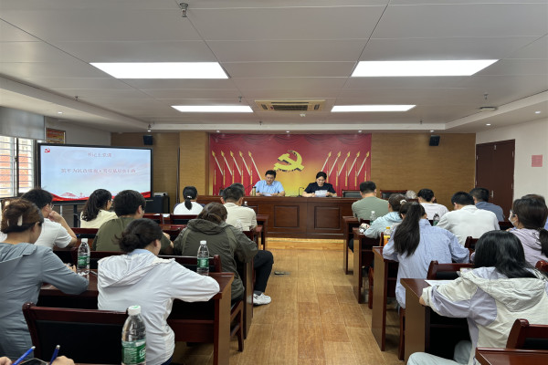 书记上党课.jpg